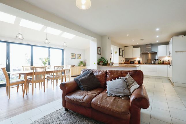 31, Flint Close, Southam photo 3