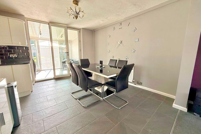 51, Swifts Green Road, Luton photo 4