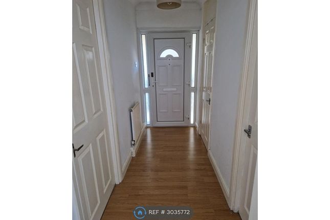 Flat, Forth House Roosevelt Drive, Coventry photo 4
