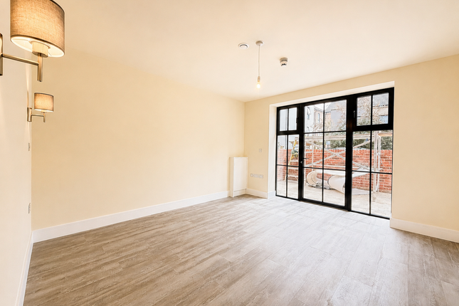 2, Carlyle Road, Ealing photo 3