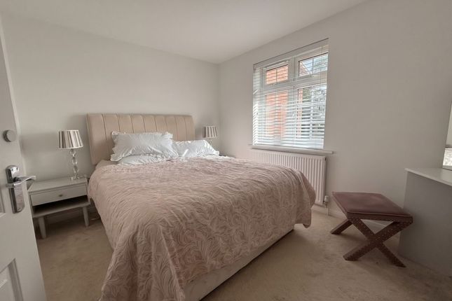 138, Firs Avenue, London photo 5
