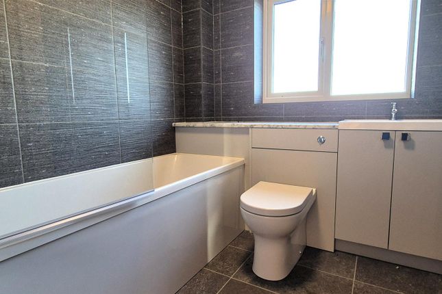 Bathroom.Jpg