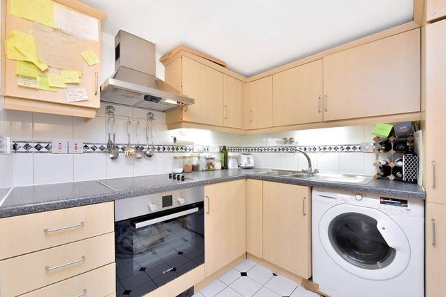 Flat to rent in Prescot Street, Tower Hill, London