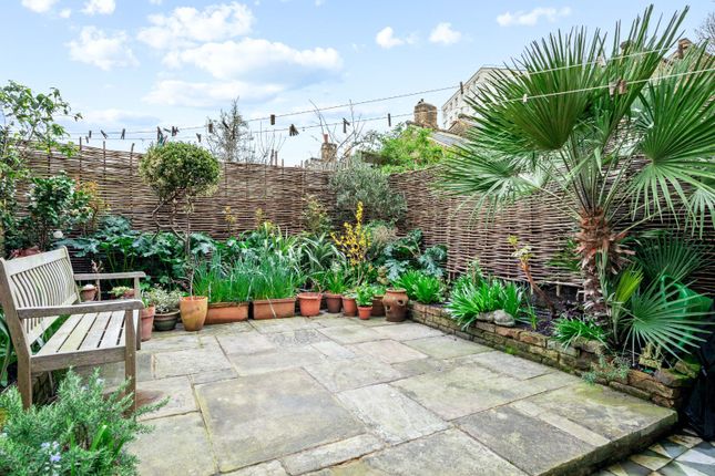Terraced house to rent in Valentine Road, London