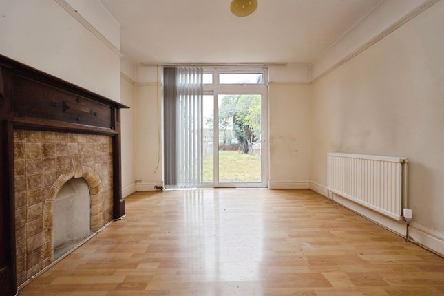 51, Arundel Road, Luton photo 3