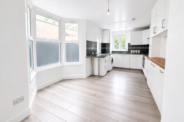 17, Ethnard Road, London photo 3