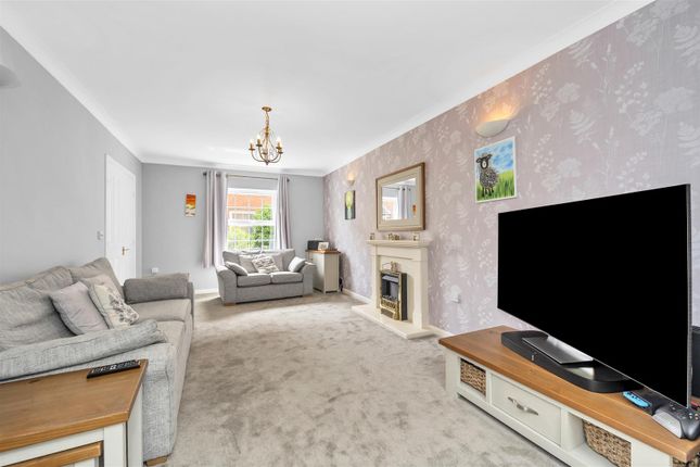 16, Liberty Close, Bury St. Edmunds photo 4