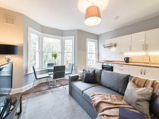 Flat to rent in Gosterwood Street, London