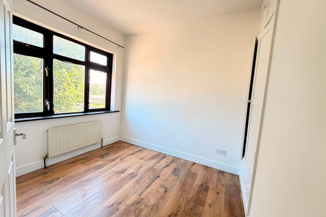00, Lancaster Avenue, Barking photo 5