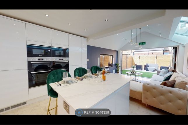 Lochaline St, London photo 4