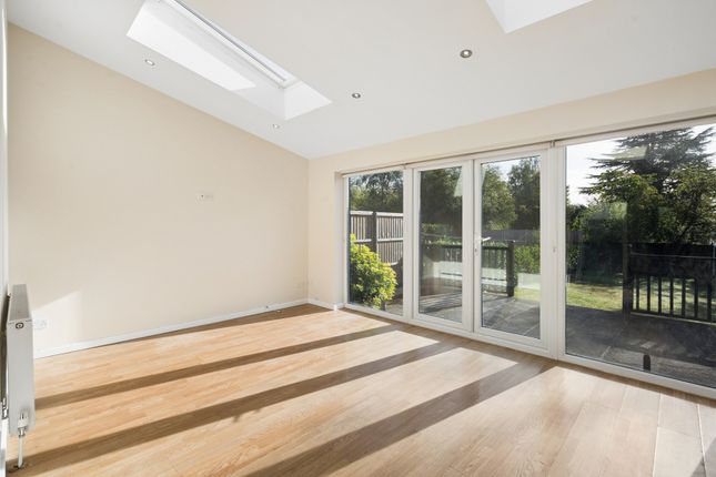 29 Beechwood Close, Little Chalfont, Amersham photo 4