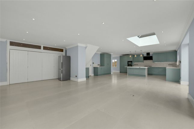 4, Fairlawn Close, Esher photo 2