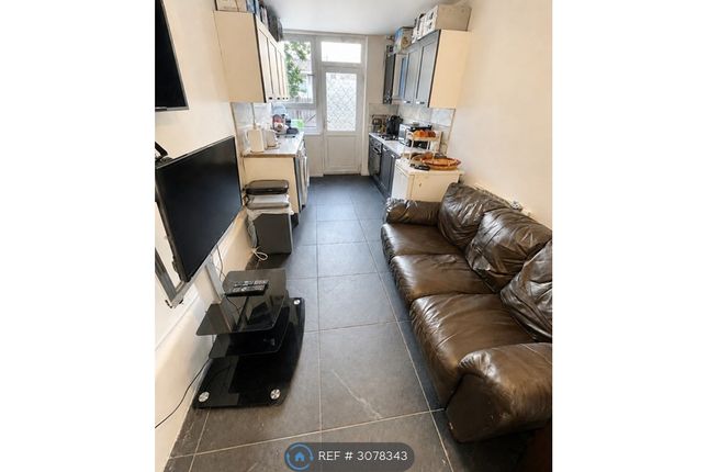 Blackthorne Court Cator St, London photo 4