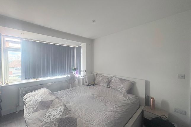 147, Portland Crescent, Stanmore photo 2