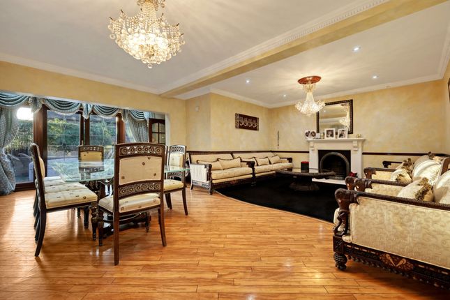 56 Meadow Way, Chigwell photo 4