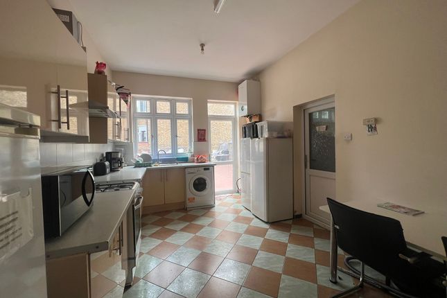 215, Shrewsbury Road, LONDON photo 2