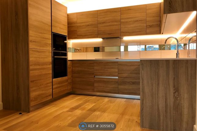 Flat, Hampton Apartments Duke Of Wellington Avenue, London photo 4