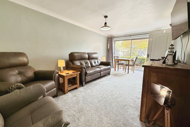 47 Hadley Gardens, Telford photo 3