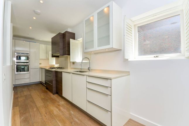 Flat to rent in Fitzjohns Avenue, Hampstead, London