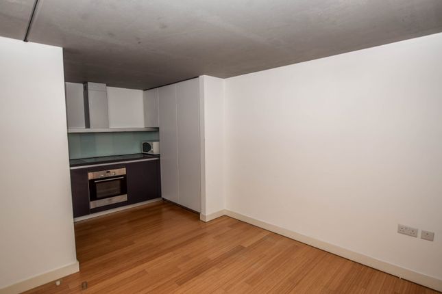 3515 Budenberg, 34, Woodfield Road, Greater Manchester photo 3
