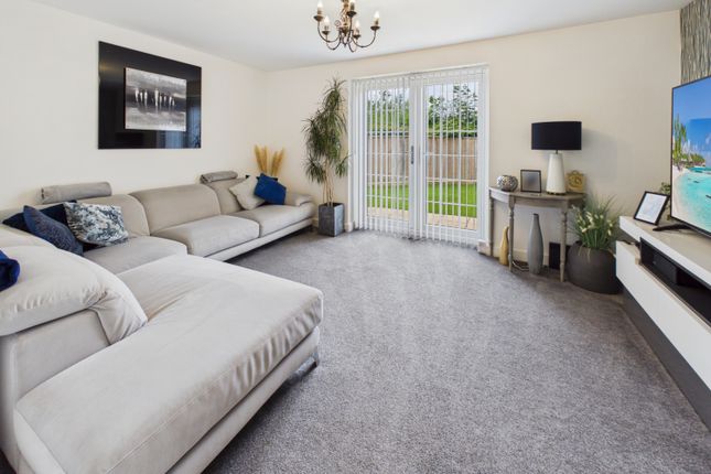 21, Moat Hill Farm Drive Birstall, Batley photo 3