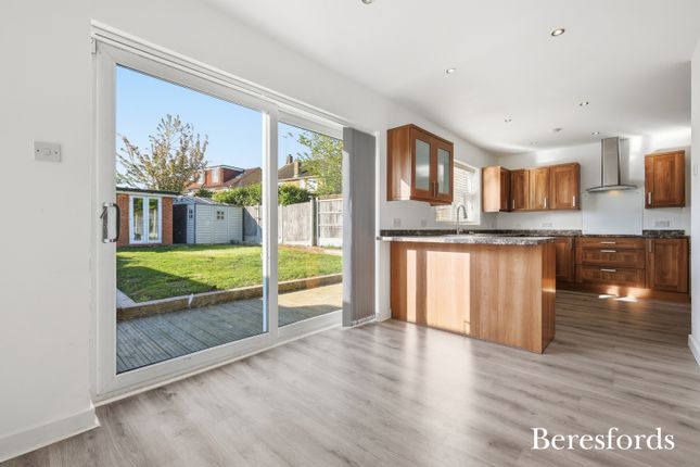 50, Woodland Avenue, Brentwood photo 4