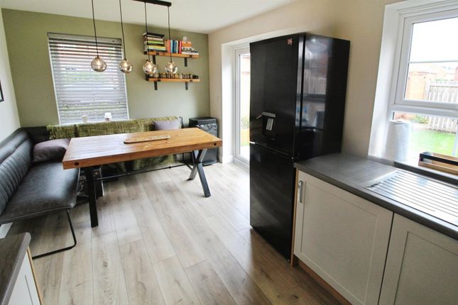 2, Harvester Lane, Doncaster photo 4