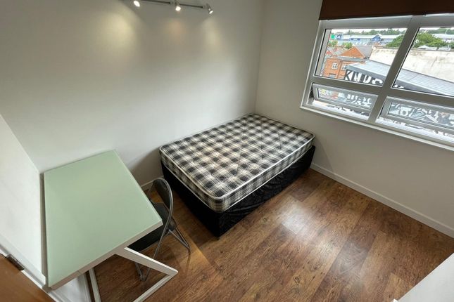 Flat 5, Leicester photo 3