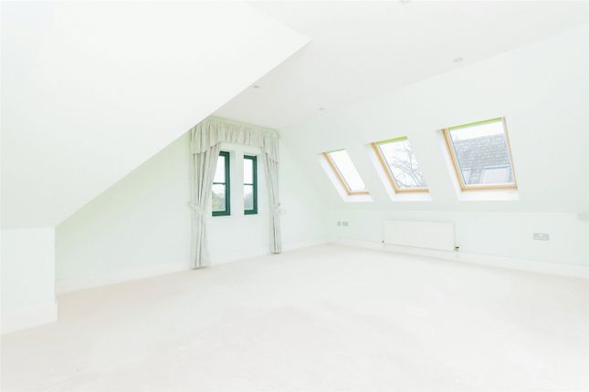 Flat for sale in Moss Lane, Sale, Greater Manchester