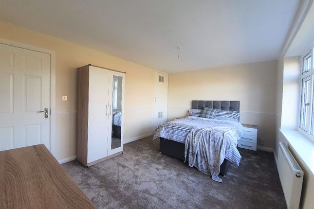 Room 1, 20 Whernside Way, Northampton photo 2