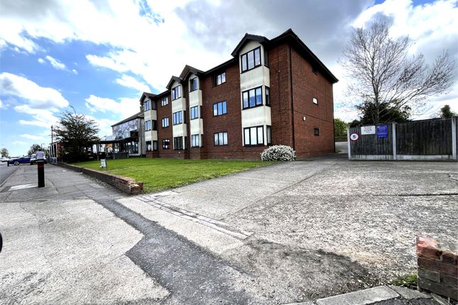 Thumbnail Flat to rent in Arterial Road, Leigh-On-Sea