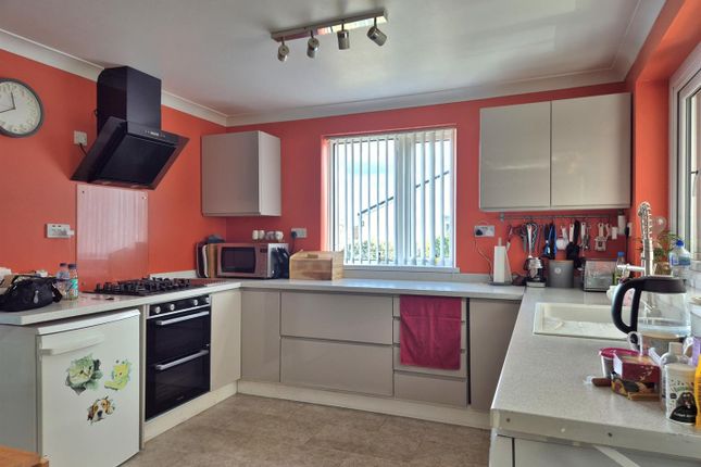 20, Walnut Close, Weston-Super-Mare photo 4