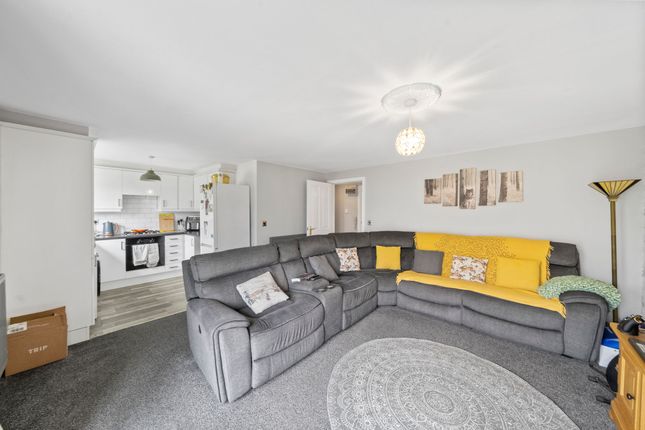 33 Gadfield Court, Manchester photo 2