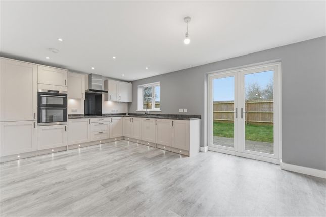 8, Wellingborough Road, Little Harrowden photo 4