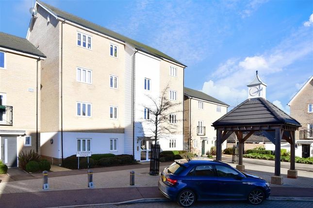 Flat for sale in Alderwood Terrace, Chigwell, Essex