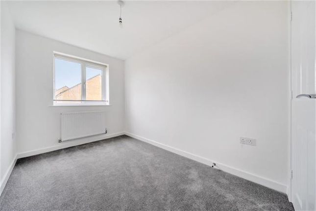 26, Theodore Close, Goldthorpe, Rotherham photo 4