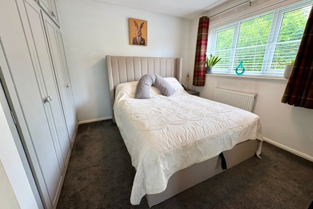 21, Aland Gardens, Leicester photo 4