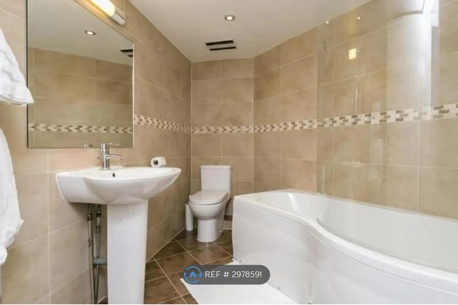 Tradewinds Court Asher Way, London photo 4