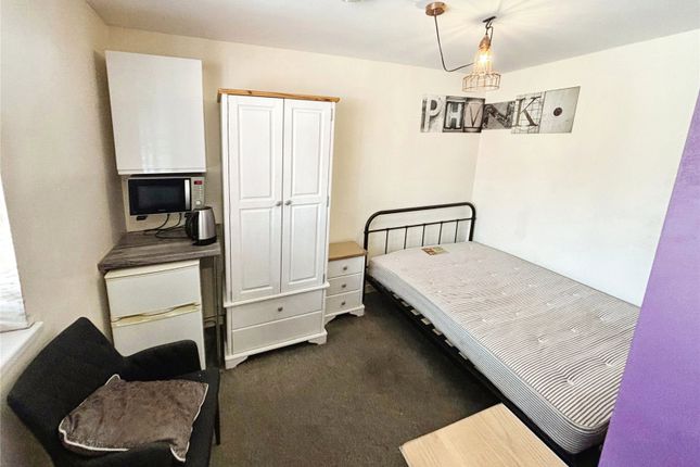 Thumbnail Room to rent in Colliery Road, Church Gresley, Swadlincote, Derbyshire