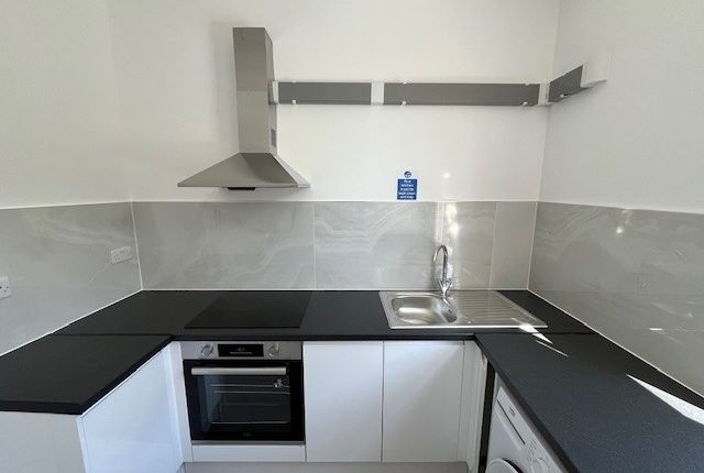 24, South Harrow photo 3
