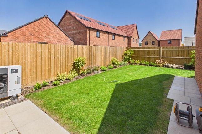 Cricklade, Newland Homes,, Gloucester photo 4