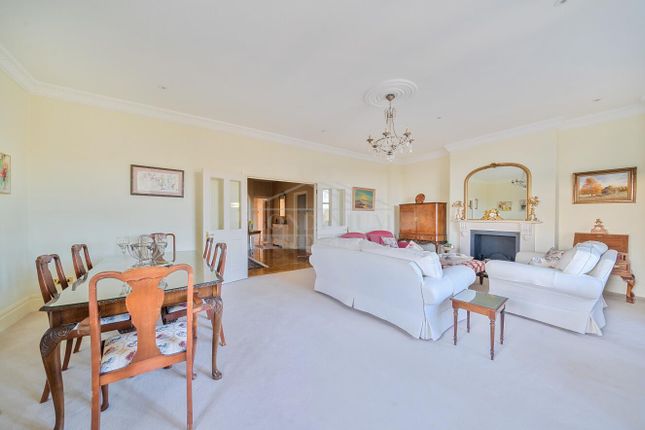 19 Stanmore Hall, Wood Lane, Stanmore photo 3
