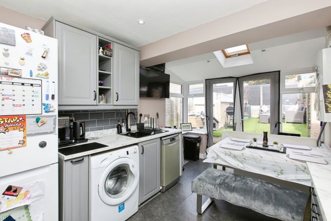 9, Derwent Close, Derbyshire photo 3