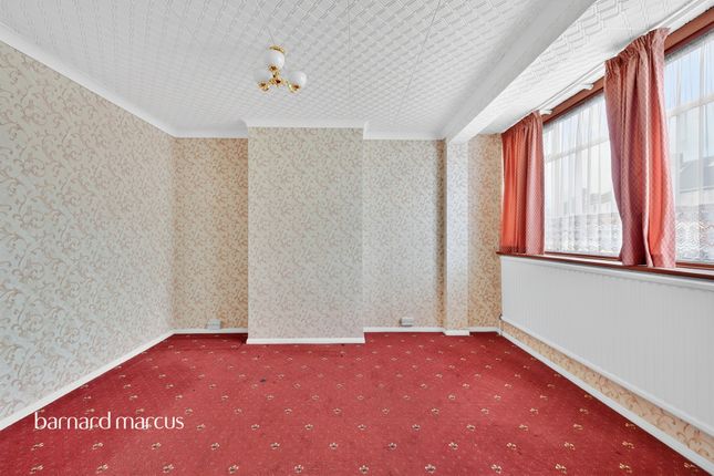 24, Harvest Road, Feltham photo 3
