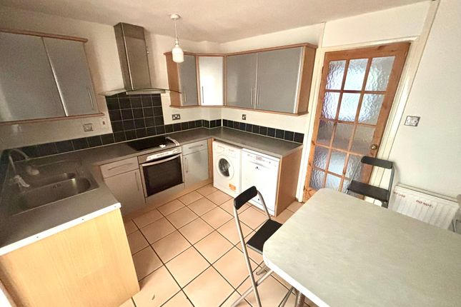 151 Burdetts Road, Dagenham photo 2