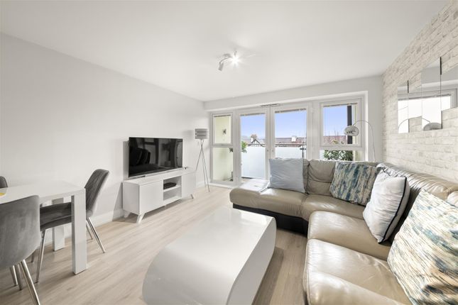 Flat 55, Walsham Court, Perkins Gardens, Uxbridge photo 4