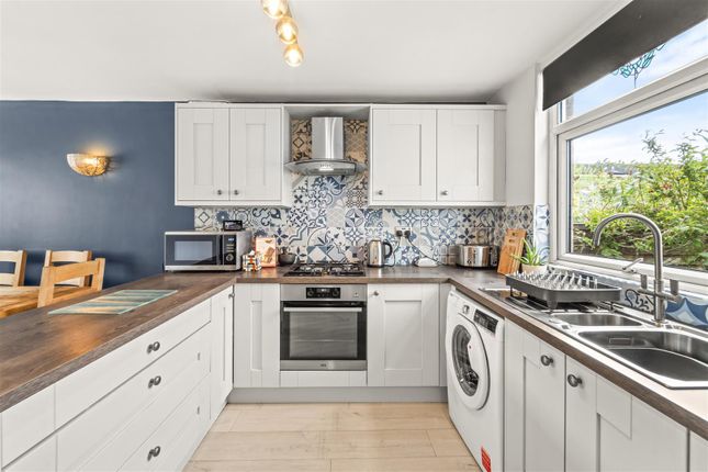 88, Lingfield Avenue, Sale photo 2