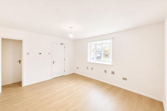 24, Kilberry Close, Isleworth photo 3