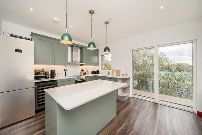 1 Ronian Villas, Elm Grove, Wimbledon photo 4