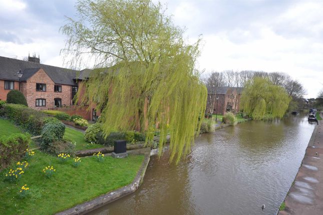 53, The Moorings, Stone photo 3